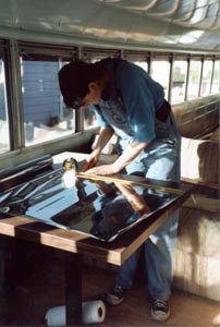  Cutting the window tinting